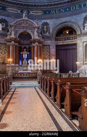 KOPENHAGEN, DÄNEMARK - 26. AUGUST 2016: Innenraum der Frederik-Kirche, im Volksmund auch als Marmorkirche in Kopenhagen, Dänemark, bekannt Stockfoto