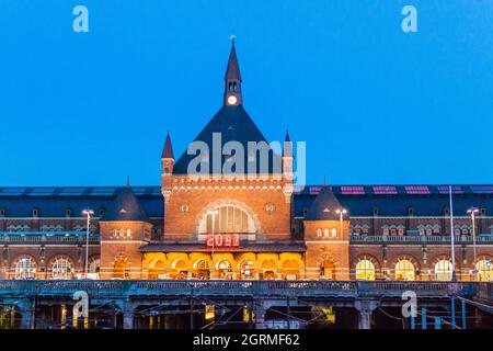 Abendansicht des Kopenhagener Hauptbahnhofs, Hauptbahnhof in Kopenhagen, Dänemark. Stockfoto