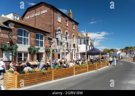 Weymouth Harbour, The George Bar & Grill, Custom House Quay, Weymouth, Dorset, England, VEREINIGTES KÖNIGREICH Stockfoto