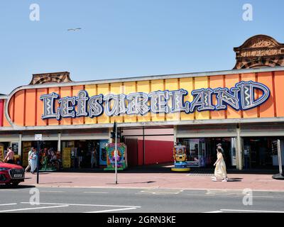 Leisureland Amusement Arcade - die farbenfrohe Architektur der Marine Parade Great Yarmouth Seaside Resort town an der Norfolk Küste in England. Stockfoto