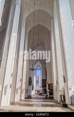 DANZIG, POLEN - 1. SEPTEMBER 2016: Innenraum der Marienkirche in Danzig Stockfoto