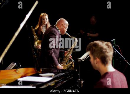 Alex Clarke, Art Themes, will Barry - Art Themes und Alex Clarke Quintet - Herts Jazz Club - The Maltings Theatre - St Albans Stockfoto