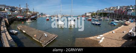 Panoramablick auf den Innenhafen in Brixham South Devon England Stockfoto