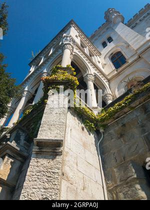 Eintritt in das historische Museum und den Park des Schlosses Miramare, Triest, Friaul-Julisch Venetien. 09-05-2021. Stockfoto