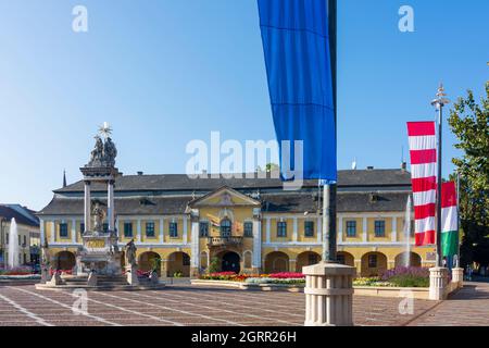 Esztergom (Gran): Rathaus, Szechenyi-Platz in , Komarom-Esztergom, Ungarn Stockfoto