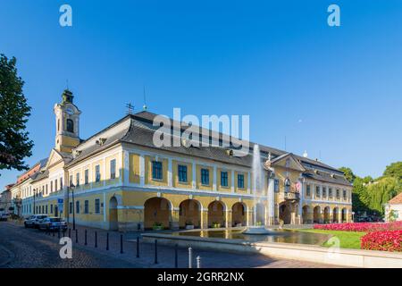 Esztergom (Gran): Rathaus, Szechenyi-Platz in , Komarom-Esztergom, Ungarn Stockfoto