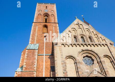 Vor der historischen Domkirke Kathedrale in Ribe, Dänemark Stockfoto