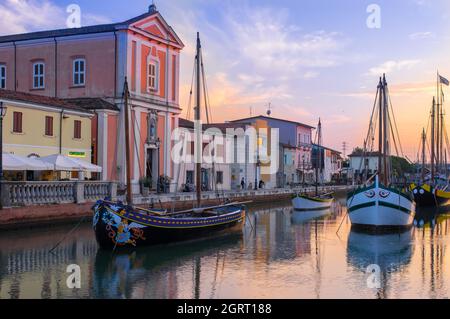 01-10-21 wunderschöne historische Segelschiffe im Hafen von Cesenatico, Italien Stockfoto