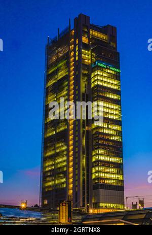 Der Bahnhof Porta Susa im Herzen von Turin ist das Symbol einer Stadt, deren Ursprünge bis in die Römerzeit zurückgehen Stockfoto