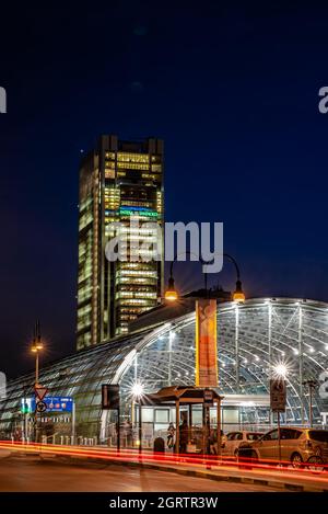 Der Bahnhof Porta Susa im Herzen von Turin ist das Symbol einer Stadt, deren Ursprünge bis in die Römerzeit zurückgehen Stockfoto