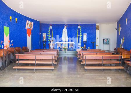 Igrejinha da 307/308 Capela Nossa Senhora de Fátima Arquitetura Oscar Niemeyer Azulejos Athos Bulcão Brasília Brasilien [kleine Kirche von 307/308 Cha Stockfoto