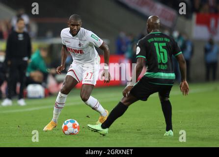 Köln, Deutschland. 01. Okt 2021. firo: 01.10.2021, Fuvuball, 1. Bundesliga, Saison 2021/2022, 1. FC kV? ln - Spielvereinigung Greuther Fvºrth Duels, Anthony Modeste, Versus, Jetro Willems Credit: dpa picture Alliance/Alamy Live News Stockfoto