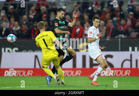 Köln, Deutschland. 01. Okt 2021. firo: 01.10.2021, Fußball, 1. Bundesliga, Saison 2021/2022, 1. FC kV? ln - Spielvereinigung Greuther Fvºrth Duels, Marius Funk Credit: dpa picture Alliance/Alamy Live News Stockfoto