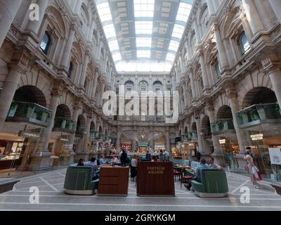 London, Greater London, England, September 21 2021: Fortnum and Mason Bar and Restaurant in the Royal Exchange, City of London. Stockfoto