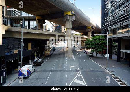 Sydney, NSW - Australien- 12-7-2019: Blick auf die Überführung des Western Distributors von der Sussex Street. Stockfoto