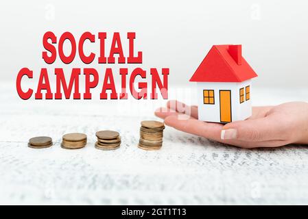 Schreiben Anzeige Text Social Campaign. Unternehmensübersicht Nutzen Sie die Social-Media-Plattform, um die Markenbekanntheit zu verbessern.Neue Eigenheimraten und Investitionen Stockfoto