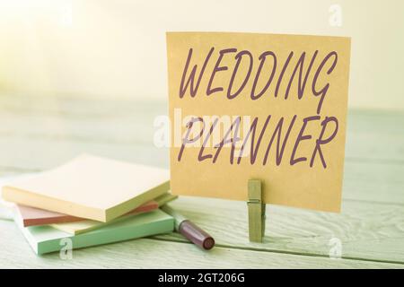 Konzeptionelle Präsentation Hochzeitsplaner. Business-Ansatz jemand, der plant und organisiert Hochzeiten als Beruf Blank Sticky Note Laundry Clip Stapel Stockfoto