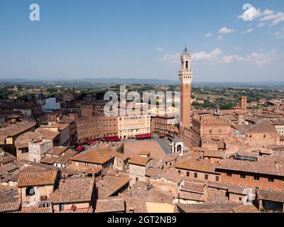 Piazza Il Campo in Siena Aerial in der Toskana, Italien von oben Stockfoto