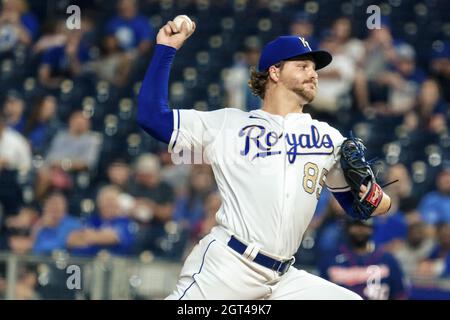 Kansas City, USA. Oktober 2021. Kansas City Royals startet Pitcher Jon Heasley (85) startet am Freitag, den 1. Oktober 2021, im ersten Inning im Kaufman Stadium in Kansas City, Missouri, gegen die Minnesota Twins. Foto von Kyle Rivas/UPI Credit: UPI/Alamy Live News Stockfoto