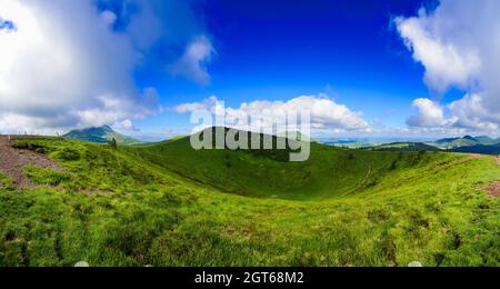 Panoramablick auf den Puy Pariou in Auvergne, Frankreich Stockfoto