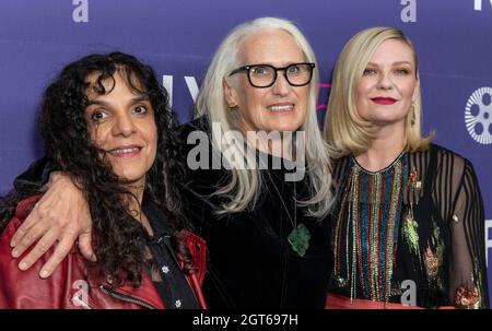 New York, NY - 1. Oktober 2021: Tanya Seghatchian, Jane Campion, Kirsten Dunst besuchen die Power of the Dog-Premiere beim 59. New York Film Festival in der Alice Tully Hall Stockfoto