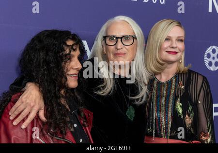 New York, NY - 1. Oktober 2021: Tanya Seghatchian, Jane Campion, Kirsten Dunst besuchen die Power of the Dog-Premiere beim 59. New York Film Festival in der Alice Tully Hall Stockfoto