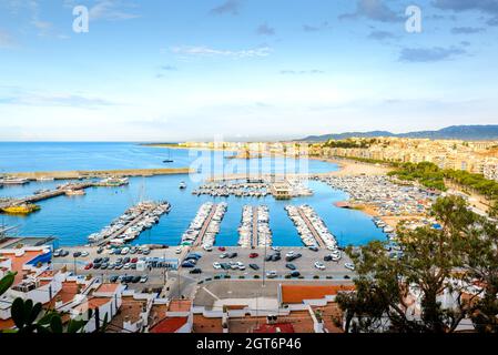 Arbor Strand und Stadt Blanes in Spanien Stockfoto