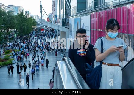 Blick auf das Geschäftsviertel in der Innenstadt von Xidan in Peking, China während der Nationalfeiertage. 02-Okt-2021 Stockfoto