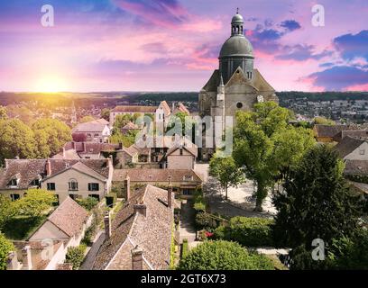 César Turm Historisches Wahrzeichen in Provins, Frankreich, Tour César ist ein Dungeonturm, der in den späten 1100er Jahren auf Befehl von Henri 1., dem Grafen von CH, erbaut wurde Stockfoto