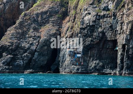 Sonnenuntergang am langen weißen Sandstrand in Con Dao, Vietnam Stockfoto