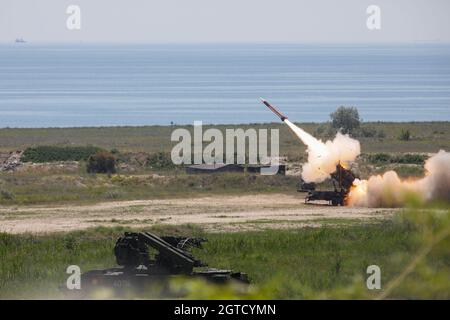Capu Midia, Rumänien - 9. Juni 2021: Live-Feuer des Patriot-Raketenflugkörpers der rumänischen Armee im Nationalen Ausbildungszentrum für Ai Stockfoto