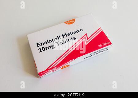 Packung mit 20 mg Enalapril Maleate Tabletten zur Kontrolle des Blutdrucks Stockfoto