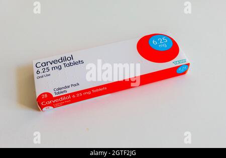 Box mit 28 Carvedilol 6.25 mg Tabletten, ein Medikament zur Blutdruckkontrolle Stockfoto