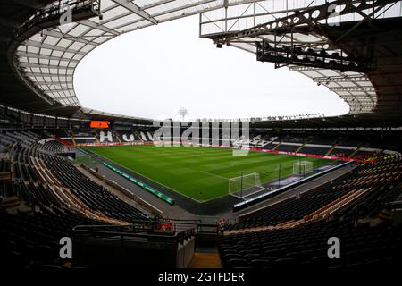 Allgemeine Innenansicht des MKM-Stadions, Heimstadion von Hull City. Stockfoto