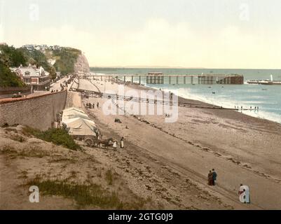 Vintage-Farbfoto um 1900 vom ursprünglichen Penarth Pier in der Stadt Penarth, Wale of Glamorgan, Südwales. . Der Pier wurde 1898 eröffnet und ist immer noch für die Öffentlichkeit zugänglich Stockfoto