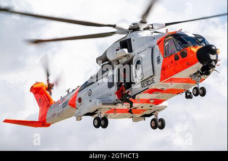 Ein Such- und Rettungshubschrauber AgustaWestland AW101 aus dem Redningshelikoptertjenesten der Royal Norwegian Air Force. Stockfoto