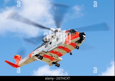 Ein Such- und Rettungshubschrauber AgustaWestland AW101 aus dem Redningshelikoptertjenesten der Royal Norwegian Air Force. Stockfoto