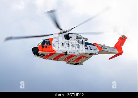 Ein Such- und Rettungshubschrauber AgustaWestland AW101 aus dem Redningshelikoptertjenesten der Royal Norwegian Air Force. Stockfoto