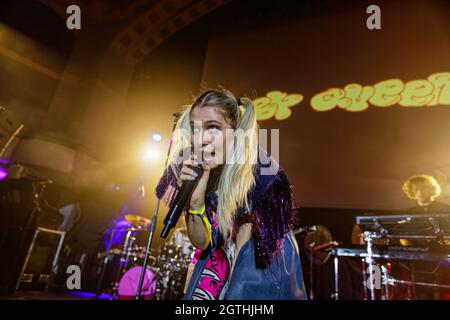 1. Oktober 2021: Alt-Popstar Bella Latham aka Baby Queen tritt beim britischen New Music Festival Sound City , Liverpool 2021 auf (Foto: © Andy von Pip/ZUMA Press Wire) Stockfoto