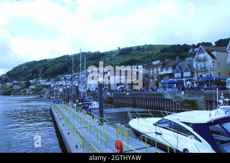 Luxus-Schnellboot auf dem River Dartmouth, Devon Stockfoto