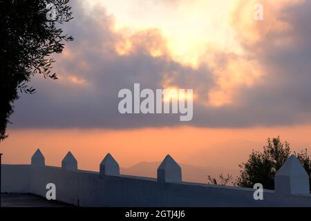 Morgendämmerung im Bergpueblo von Comares, Malaga, Axarquia, Andalucía, Spanien Stockfoto