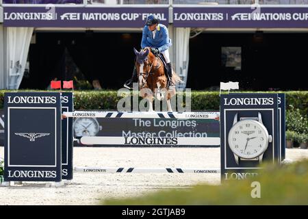 Barcelona, Spanien. Oktober 2021. Christian Ahlmann aus Deutschland reitet Mandato Van De Neerheide während des CSIO Barcelona: Longines FEI Jumping Nations Cup im Real Club de Polo aus Barcelona. (Bild: © David Ramirez/DAX via ZUMA Press Wire) Stockfoto