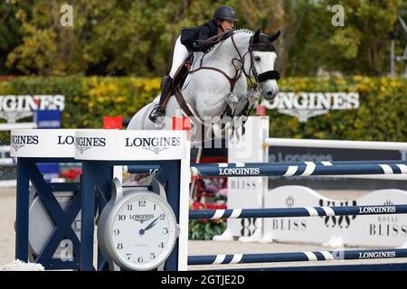 1. Oktober 2021, Barcelona, Spanien: Angelie von Essen aus Schweden reitet Cochela während des CSIO Barcelona: Longines FEI Jumping Nations Cup im Real Club de Polo aus Barcelona. (Bild: © David Ramirez/DAX via ZUMA Press Wire) Stockfoto