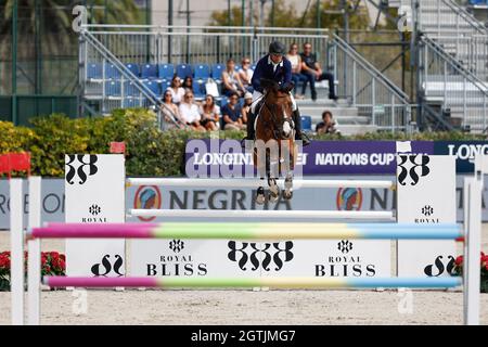 1. Oktober 2021, Barcelona, Spanien: Enrique Camiruaga aus Spanien beim CSIO in Barcelona: Longines FEI beim Nations Cup im Real Club de Polo in Barcelona. (Bild: © David Ramirez/DAX via ZUMA Press Wire) Stockfoto