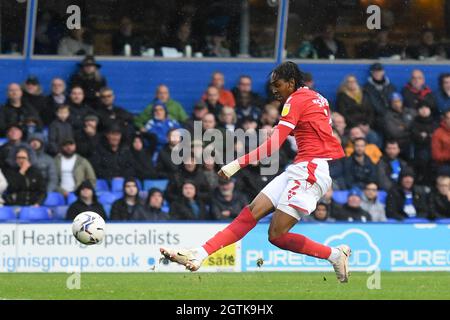 NOTTINGHAM, GROSSBRITANNIEN. 2. OKTOBER Djed Spence aus Nottingham Forest schießt und schießt beim Sky Bet Championship-Spiel zwischen Birmingham City und Nottingham Forest am Samstag, den 2. Oktober 2021 in St. Andrews, Birmingham, das dritte Tor seiner Seite. (Kredit: Jon Hobley | MI News) Kredit: MI Nachrichten & Sport /Alamy Live News Stockfoto