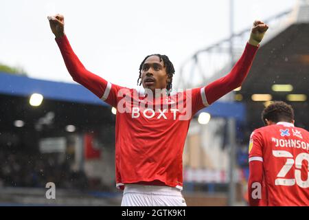 NOTTINGHAM, GROSSBRITANNIEN. 2. OKTOBER Djed Spence aus Nottingham Forest feiert am Samstag, den 2. Oktober 2021, nach einem Tor, das beim Sky Bet Championship-Spiel zwischen Birmingham City und Nottingham Forest in St Andrews, Birmingham, 0-3 Punkte erreicht hat. (Kredit: Jon Hobley | MI News) Kredit: MI Nachrichten & Sport /Alamy Live News Stockfoto