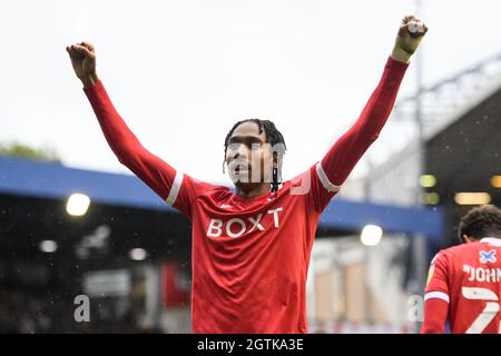 NOTTINGHAM, GROSSBRITANNIEN. 2. OKTOBER Djed Spence aus Nottingham Forest feiert am Samstag, den 2. Oktober 2021, nach einem Tor, das beim Sky Bet Championship-Spiel zwischen Birmingham City und Nottingham Forest in St Andrews, Birmingham, 0-3 Punkte erreicht hat. (Kredit: Jon Hobley | MI News) Kredit: MI Nachrichten & Sport /Alamy Live News Stockfoto