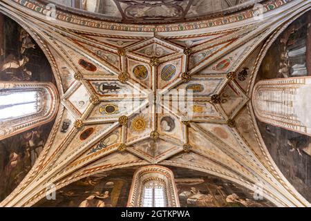 Segovia, Spanien. Gotische gerippte Gewölbe in der Kathedrale von Segovia an der Capilla de la Inmaculada Concepcion (Unbefleckte Empfängnis-Kapelle) Stockfoto