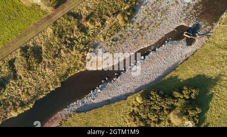 Luftaufnahme der Ufererosion auf dem Sawdde-Fluss Stockfoto