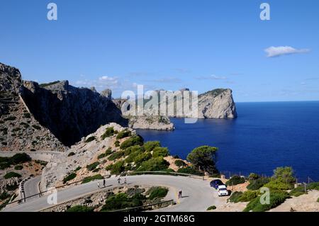 Blick vom Leuchtturmparkplatz am Cap de Formentor auf der spanischen Insel Mallorca. Stockfoto
